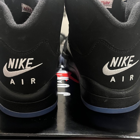 Air Jordan 5 Retro Black Metallic 2016 845035-003 size M11 - Picture 4 of 6